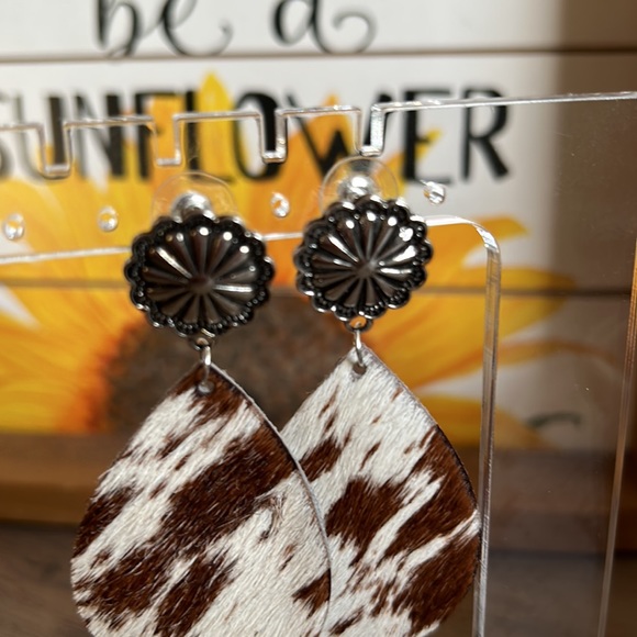 $11 or $3/15 Western Leather Cowhide Earrings โจ - Picture 5 of 6
